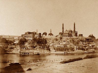 Uitzicht op de nieuwe batterij vanaf de stenen brug, Lucknow door Felice Beato